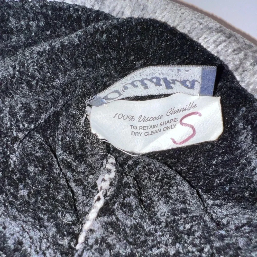 Ouisha,S, 100% viscose Chenille moonlight winter‘s horse‎ scenery beaded tassel.